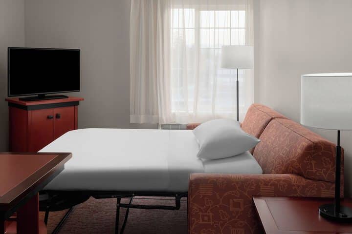 Room 8 of 32
